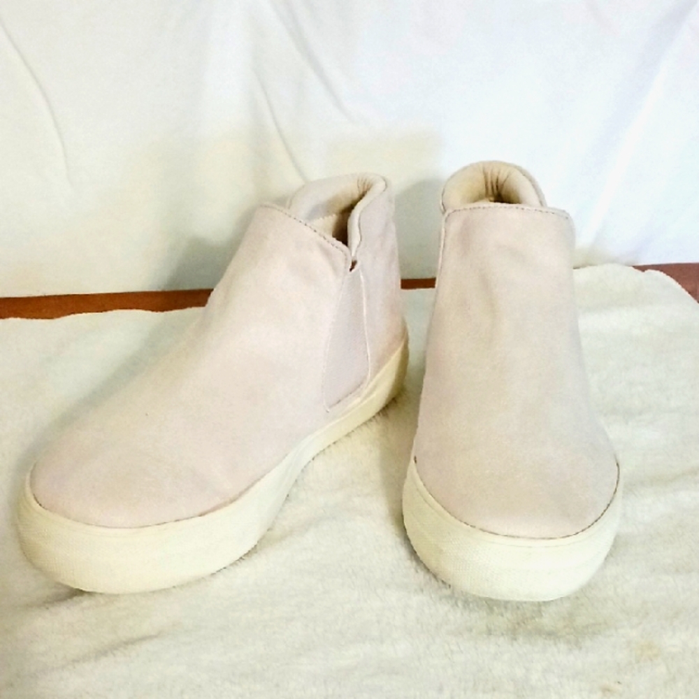 SODA Slip On Light Pink Suede Look Sneakers Size 7.5
